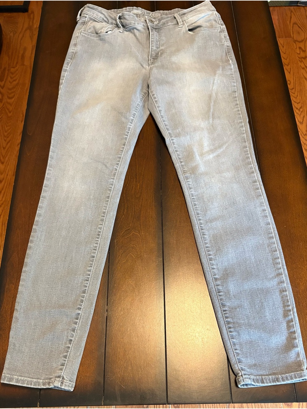 Old Navy Women's Skinny Jeans in Light Gray Wash